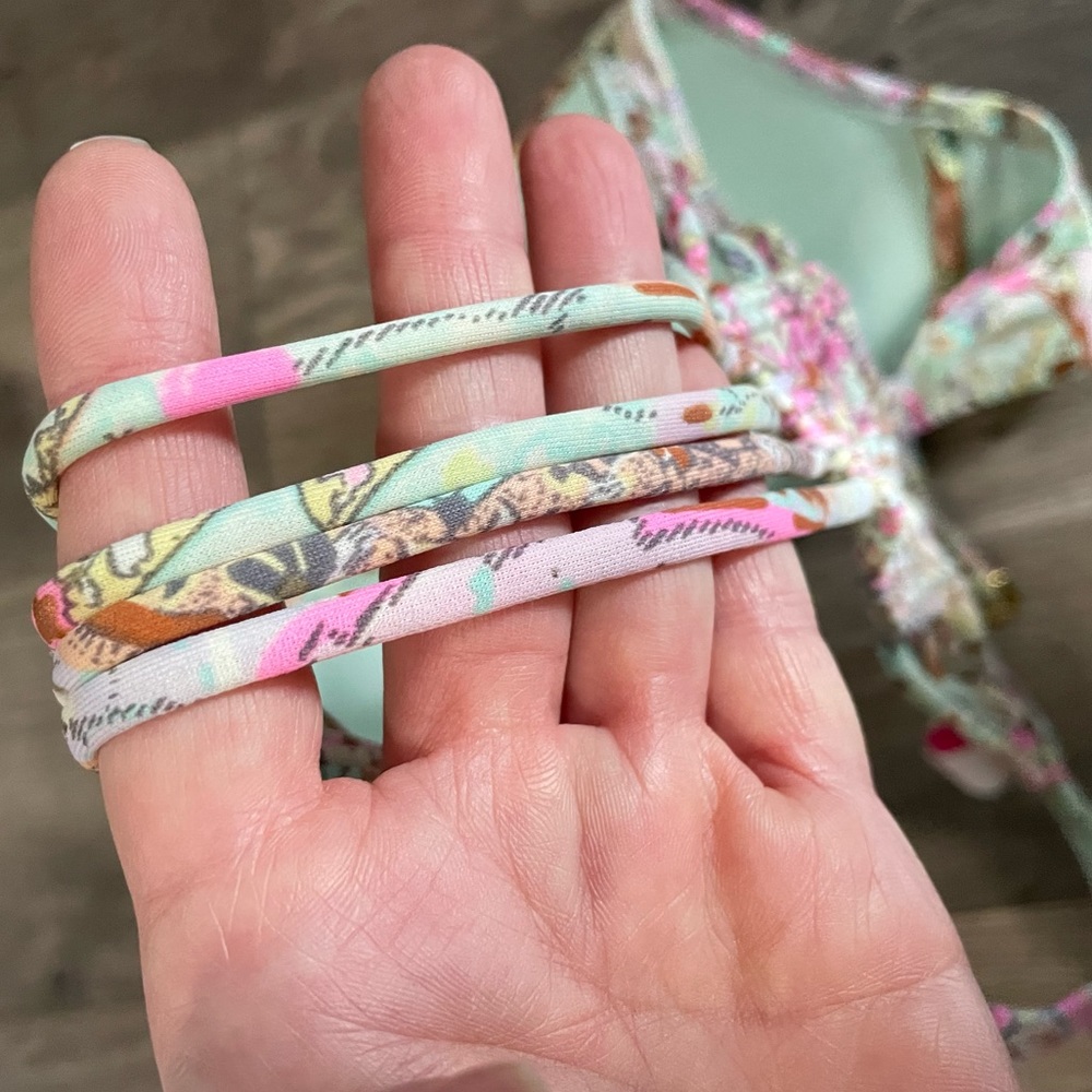Victoria’s Secret bikini top. - Picture 7 of 8
